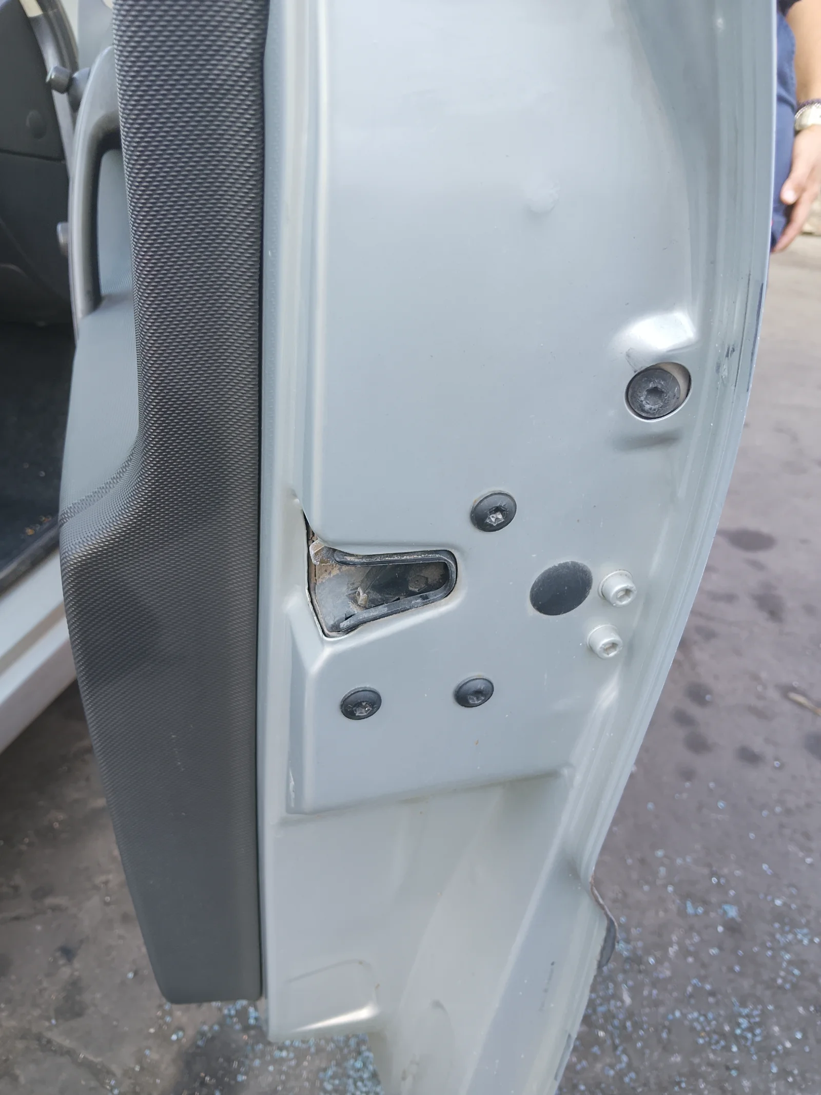 Foto de CERRADURA PUERTA DELANTERA DERECHA VOLKSWAGEN Polo 6N 1.4 (60 CV / 44 KW)