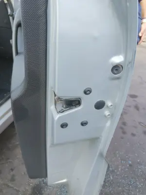 Foto de CERRADURA PUERTA DELANTERA DERECHA VOLKSWAGEN Polo 6N 1.4  (60 CV / 44 KW)