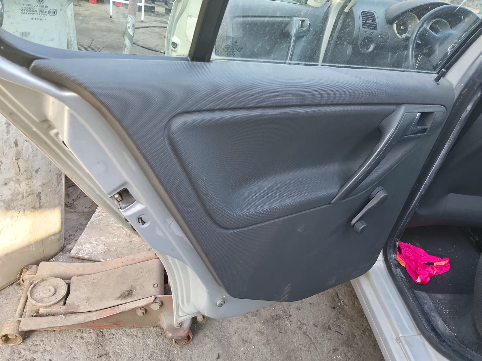 Foto de MANDO ELEVALUNAS TRASERO IZQUIERDO VOLKSWAGEN Polo 6N 1.4 (60 CV / 44 KW)