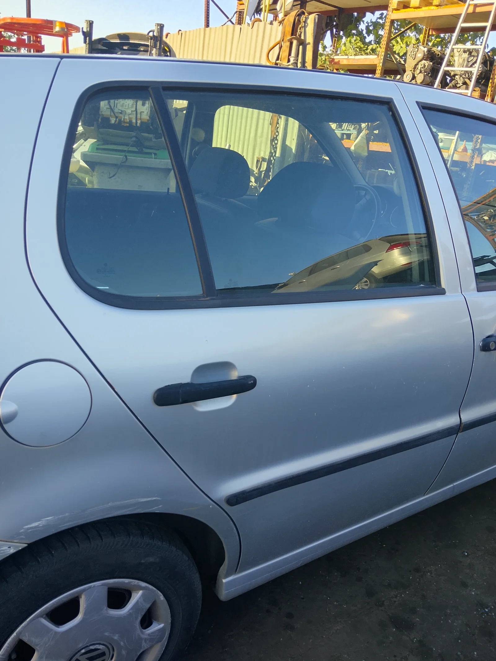 Foto de PUERTA TRASERA DERECHA VOLKSWAGEN Polo 6N 1.4 (60 CV / 44 KW)