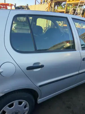 Foto de PUERTA TRASERA DERECHA VOLKSWAGEN Polo 6N 1.4  (60 CV / 44 KW)