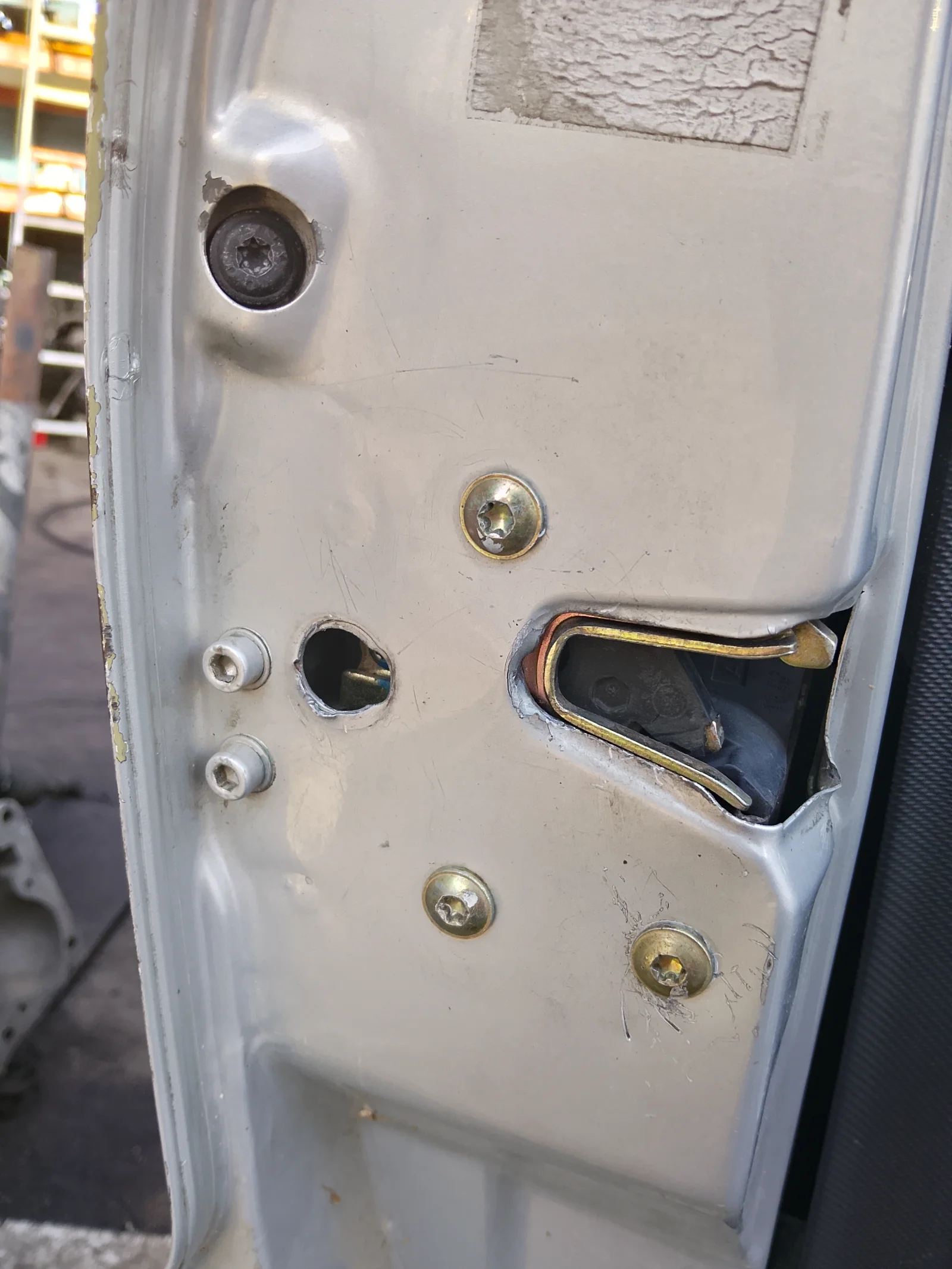 Foto de CERRADURA PUERTA DELANTERA IZQUIERDA VOLKSWAGEN Polo 6N 1.4 (60 CV / 44 KW)