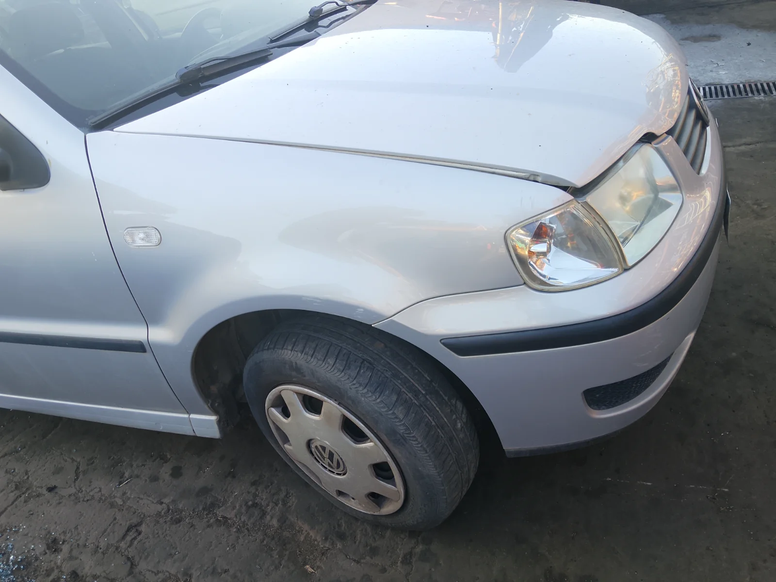 Foto de ALETA DELANTERA DERECHA VOLKSWAGEN Polo 6N 1.4 (60 CV / 44 KW)