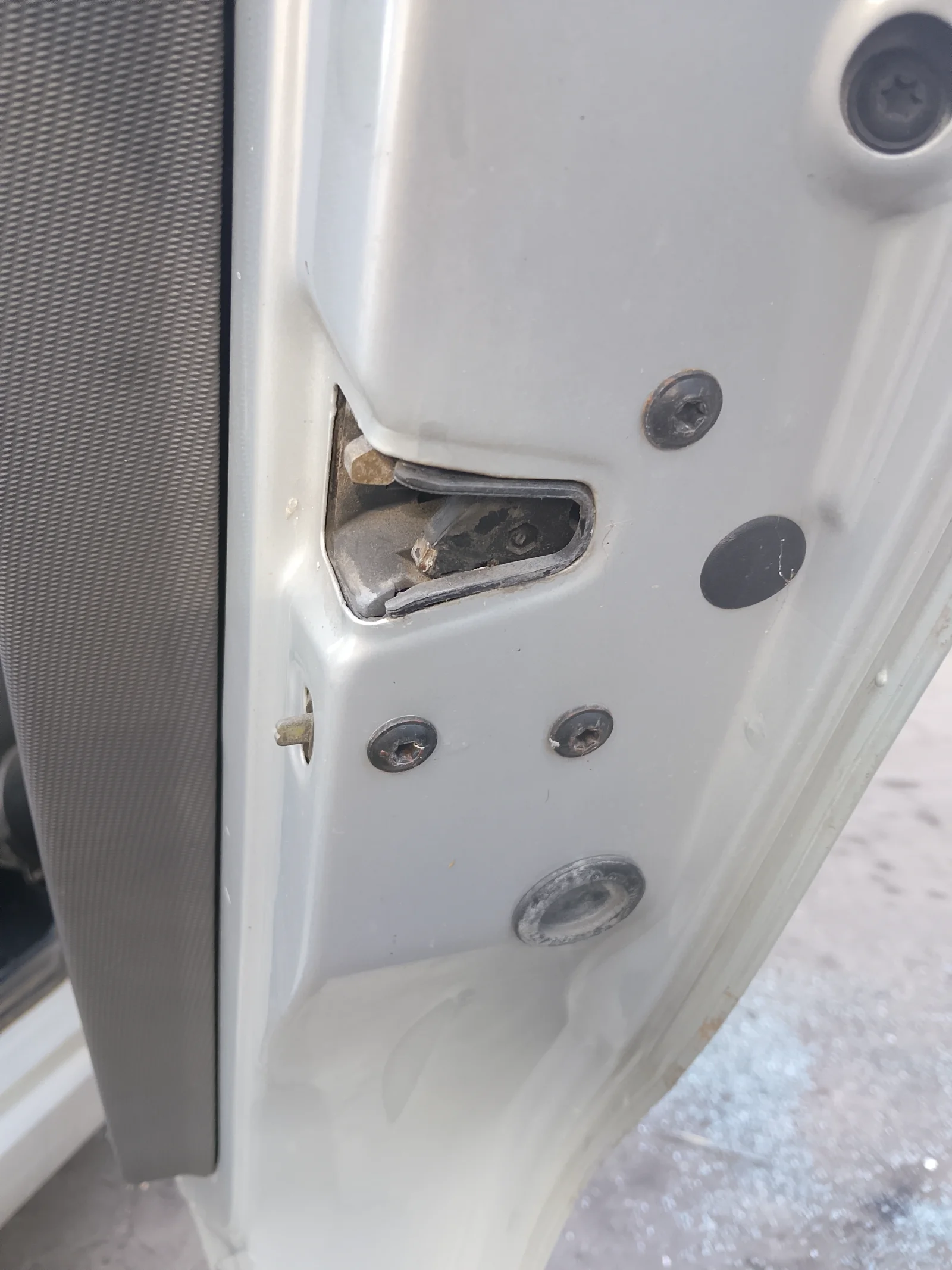 Foto de CERRADURA PUERTA TRASERA DERECHA VOLKSWAGEN Polo 6N 1.4 (60 CV / 44 KW)
