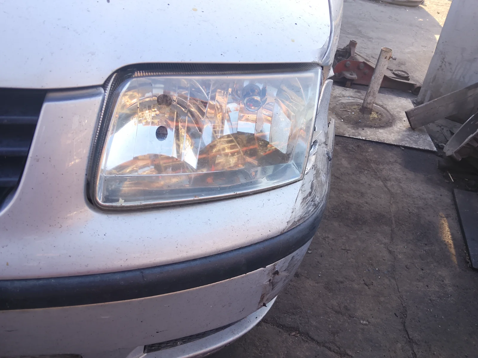 Foto de FARO IZQUIERDO VOLKSWAGEN Polo 6N 1.4 (60 CV / 44 KW)