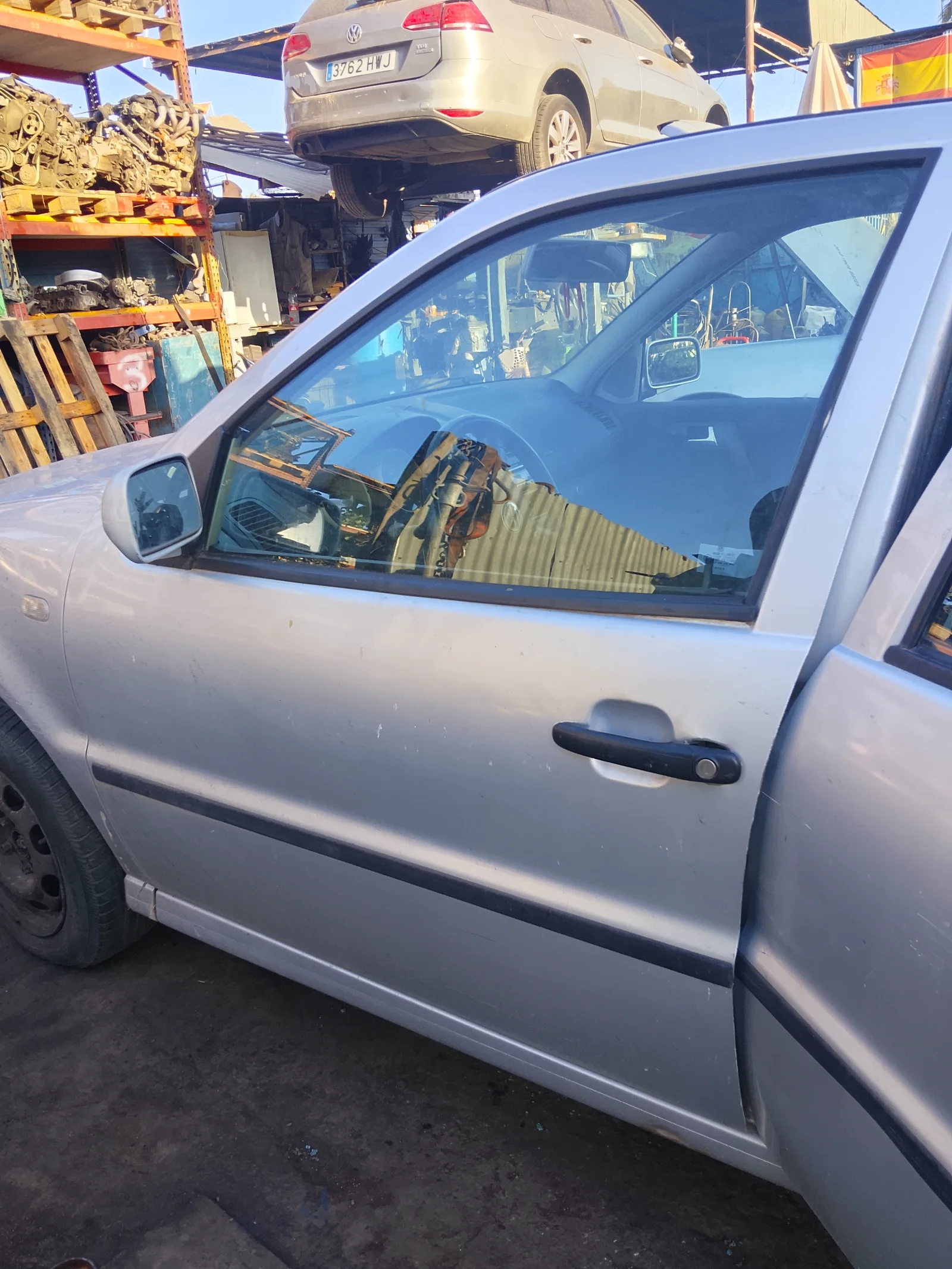 Foto de PUERTA DELANTERA IZQUIERDA VOLKSWAGEN Polo 6N 1.4 (60 CV / 44 KW)