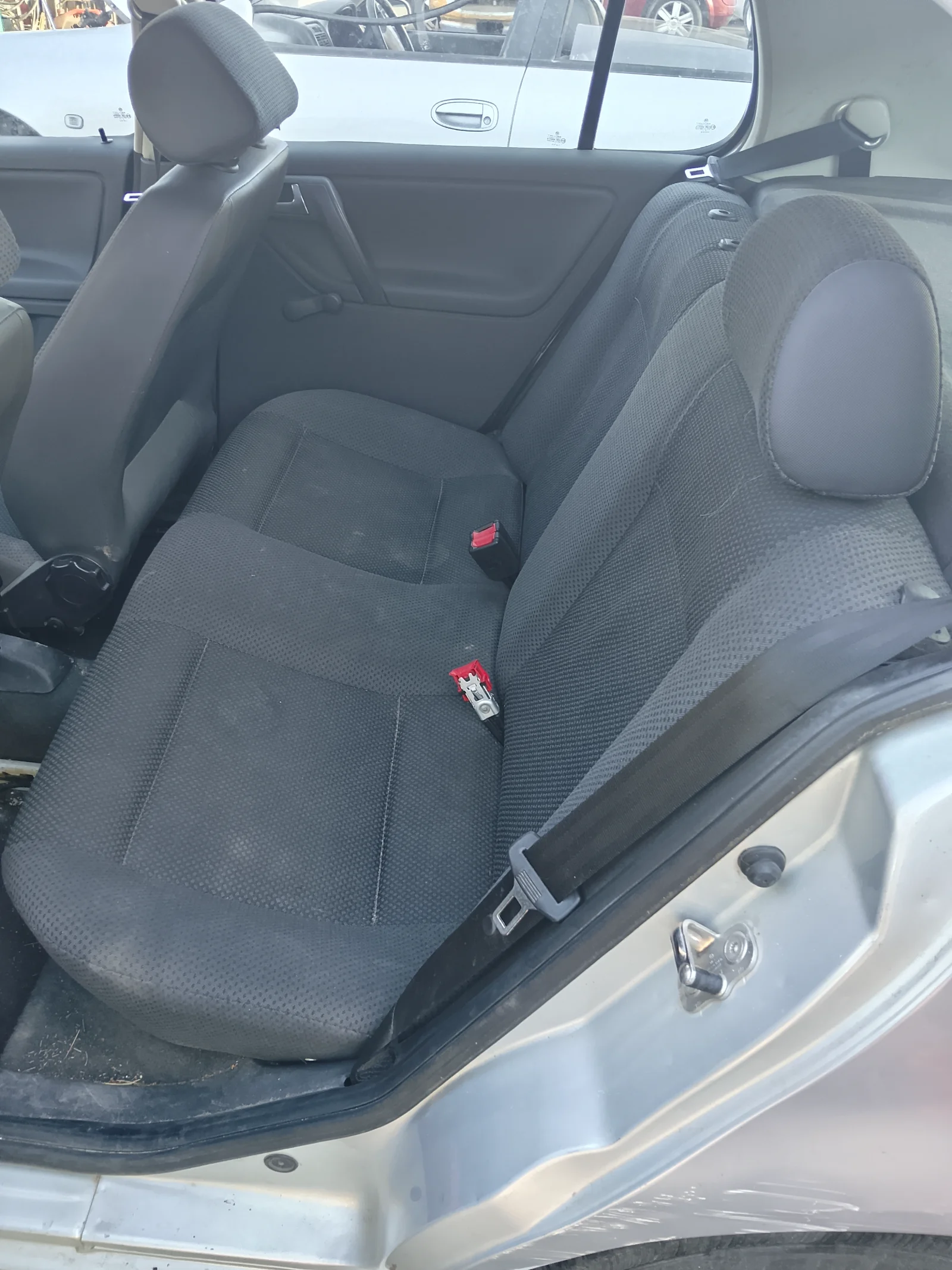 Foto de ASIENTO TRASERO CENTRAL VOLKSWAGEN Polo 6N 1.4 (60 CV / 44 KW)