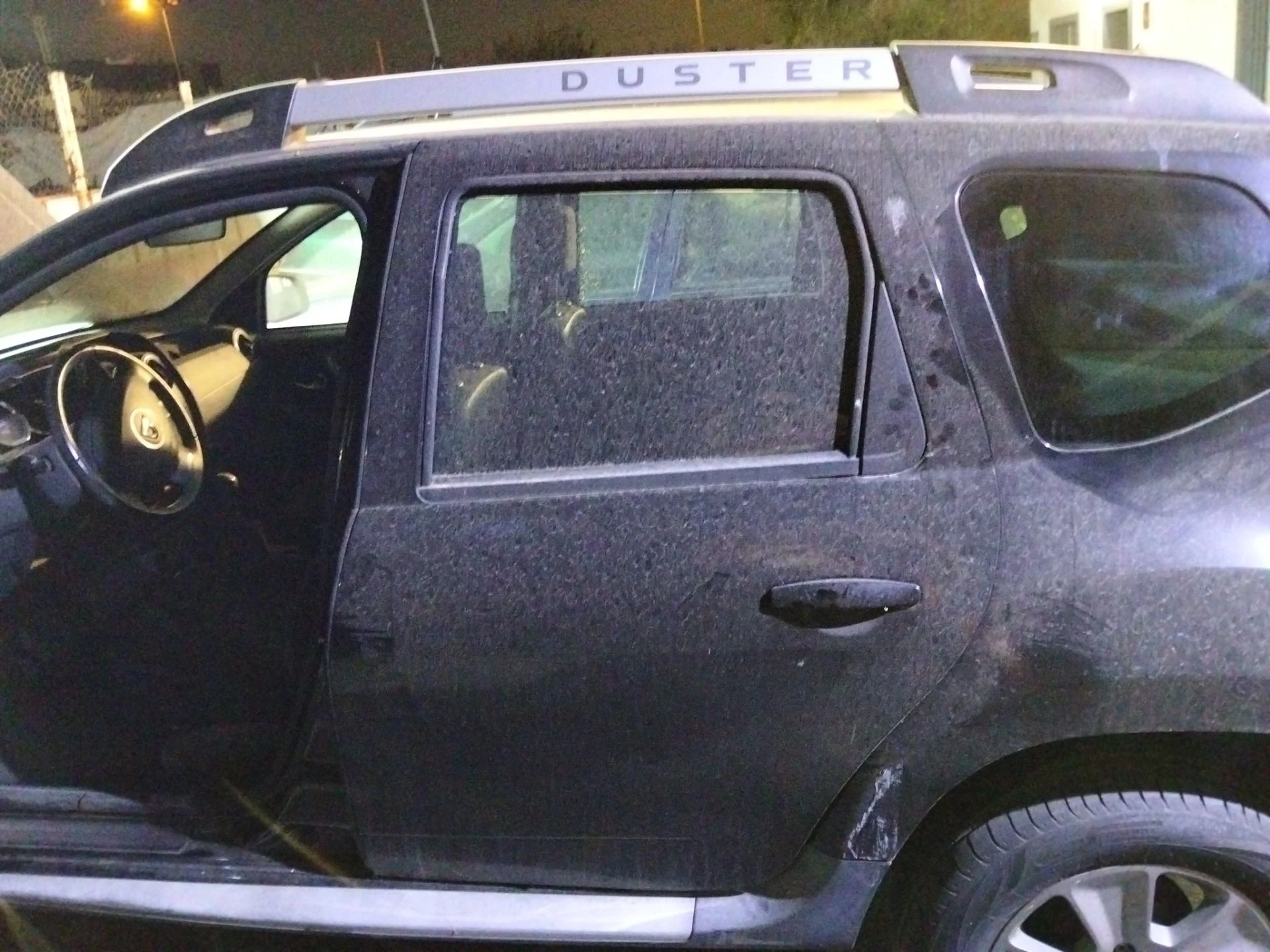 Foto de PUERTA TRASERA IZQUIERDA DACIA DUSTER I 1.2 16V TCE CAT (125 CV / 92 KW) referencia 821014570R