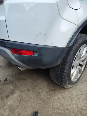 Foto de PARAGOLPES TRASERO LAND ROVER RANGE ROVER EVOQUE 2.0 Td4 CAT (150 CV / 110 KW)