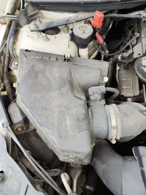 Foto de CAJA FILTRO AIRE BMW SERIE 3 BERLINA (E90) 2.0 Turbodiesel CAT (143 CV / 105 KW)