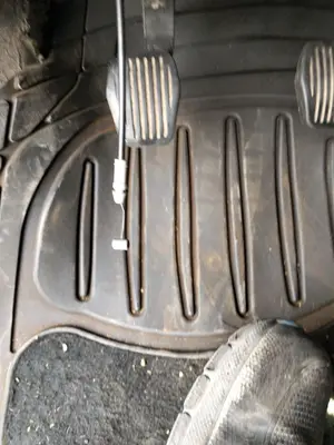 Foto de PEDAL EMBRAGUE MAZDA 3 BERLINA (BK) 1.6 16V CAT (105 CV / 77 KW)