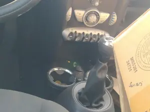 Foto de CONSOLA CENTRAL MINI MINI (R56) 1.4 16V CAT (95 CV / 70 KW)