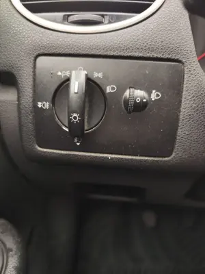 Foto de MANDO LUCES FORD FOCUS BERLINA (CAP) 1.6 TDCi CAT (90 CV / 66 KW) referencia 1318961