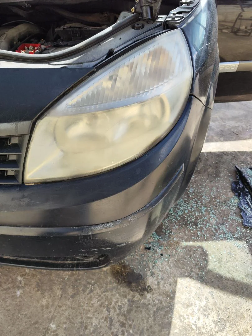Foto de FARO IZQUIERDO RENAULT SCENIC II (JM) 1.9 dCi Diesel (120 CV / 88 KW) referencia 7701064132