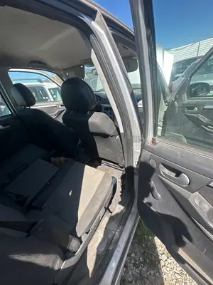 Foto de GOMAS CONTORNO PUERTA OPEL MERIVA 1.6 16V (101 CV / 74 KW)