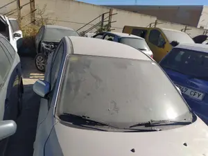 Foto de BRAZO LIMPIA DELANTERO IZQUIERDO MAZDA 3 BERLINA (BK) 1.6 CD Diesel CAT (109 CV / 80 KW) referencia BP4K-67-321E