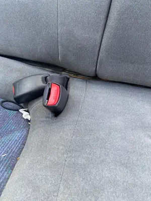 Foto de ENGANCHE CINTURON TRASERO CENTRAL NISSAN ALMERA (N15) 2.0 Diesel (75 CV / 55 KW)