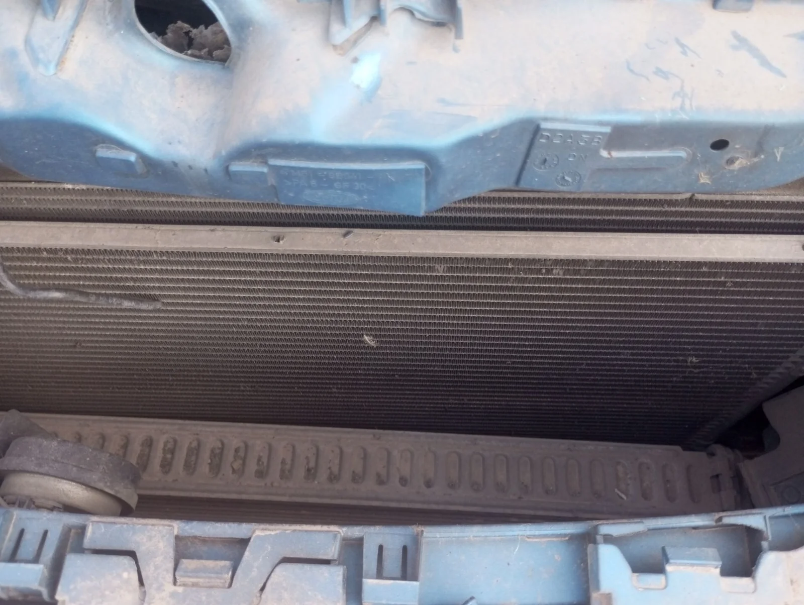 Foto de CONDENSADOR / RADIADOR AIRE ACONDICIONADO FORD FOCUS BERLINA (CAP) 1.6 TDCi CAT (109 CV / 80 KW)