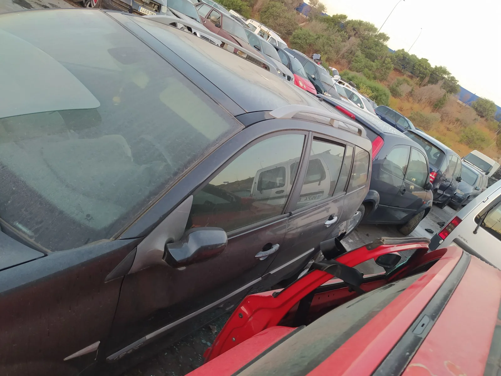 Foto de LUNA DELANTERA IZQUIERDA RENAULT MEGANE II GRANDTOUR 1.9 dCi Diesel FAP (131 CV / 96 KW) referencia 8200211227