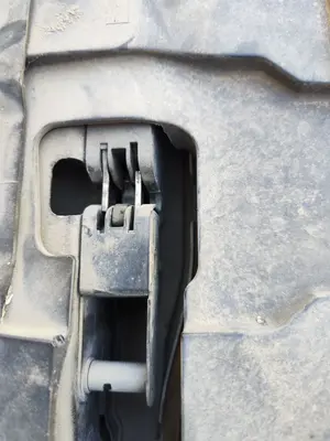 Foto de CERRADURA CAPO AUDI Q7 (4L) 3.0 V6 24V TDI (233 CV / 171 KW) referencia 4L0823509B