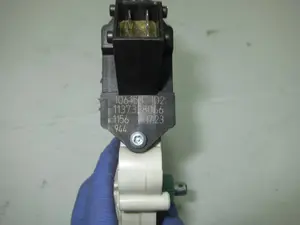 Foto de MOTOR ELEVALUNAS TRASERO DERECHO OPEL VECTRA C BERLINA 1.9 16V CDTI CAT (Z 19 DTH / LRD) (150 CV / 110 KW) referencia 0536007701 foto 4