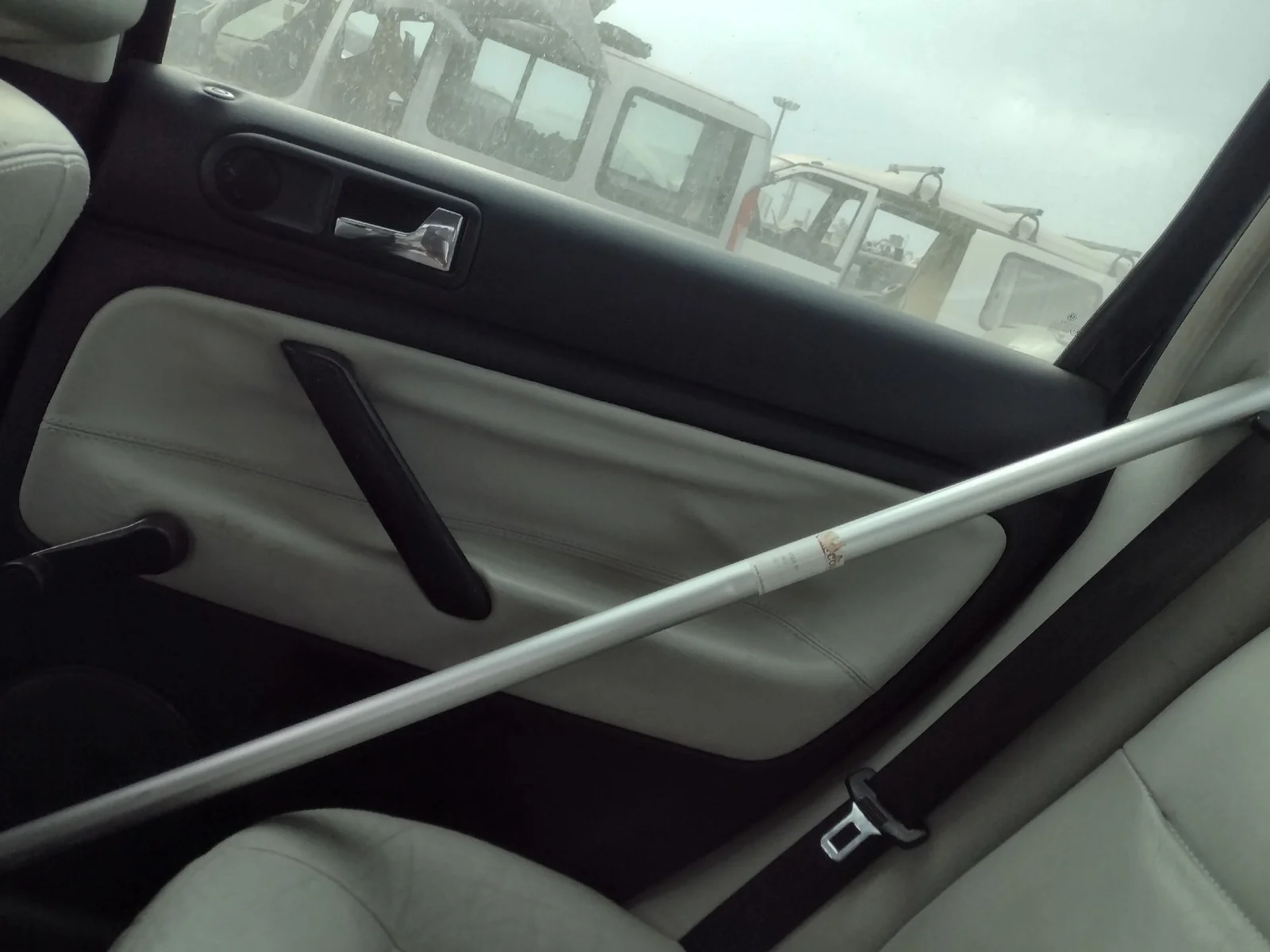 Foto de MANETA INTERIOR TRASERA DERECHA VOLKSWAGEN PASSAT BERLINA (3B3) 1.9 TDI (131 CV / 96 KW) referencia 3B0839114BDFKZ