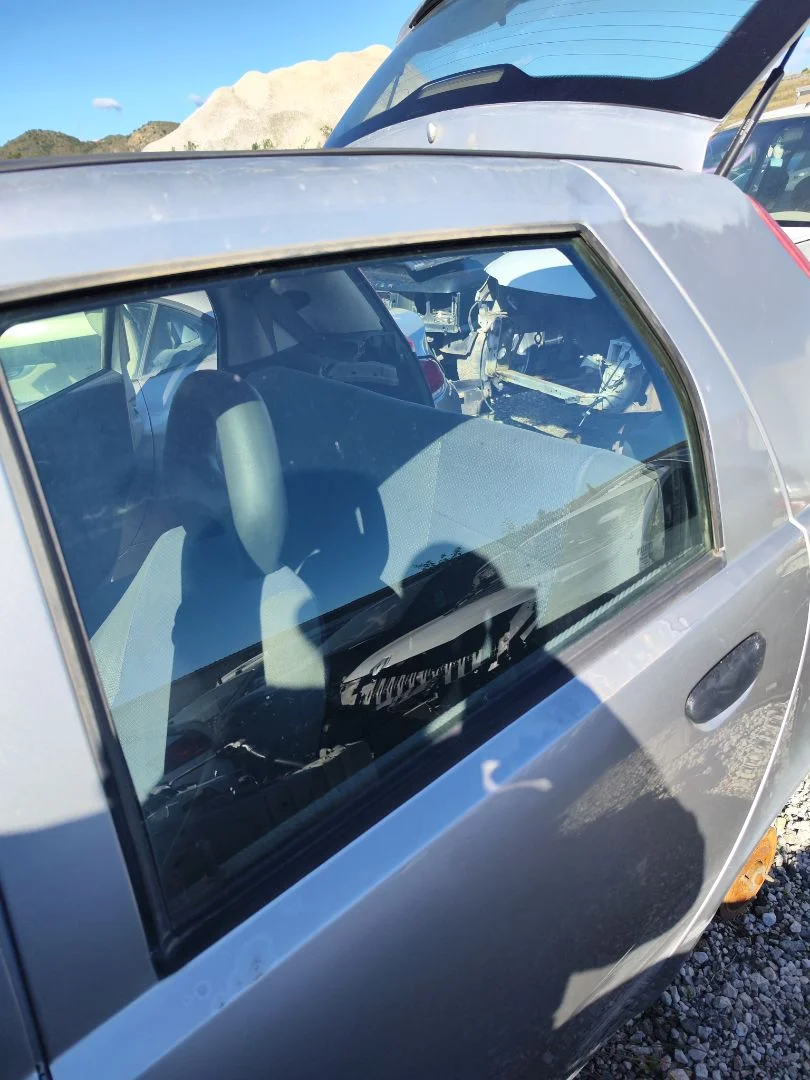 Foto de LUNA TRASERA IZQUIERDA FIAT II PUNTO (188) BERLINA 1.3 JTD CAT (69 CV / 51 KW) referencia 0046522970