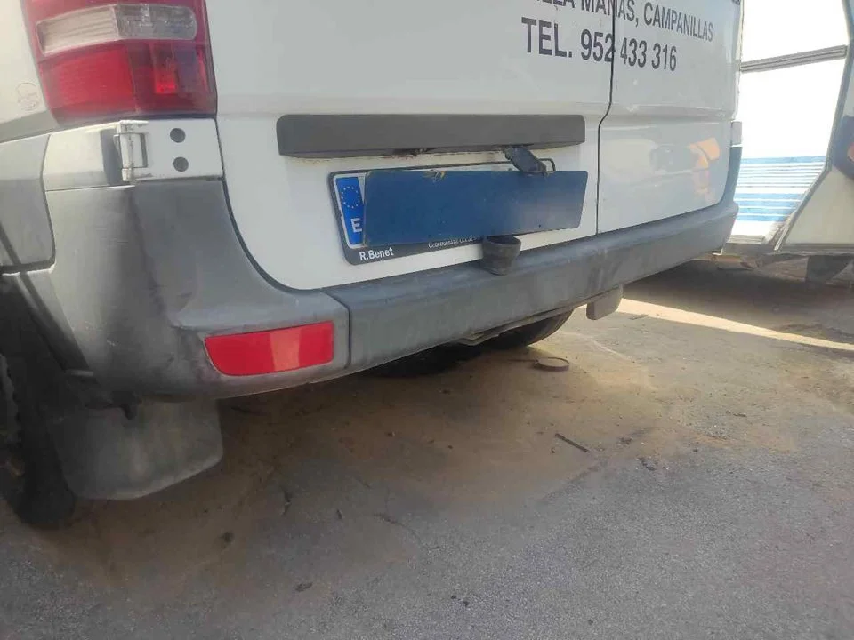 Foto de PARAGOLPES TRASERO MERCEDES-BENZ SPRINTER II FURGÓN 2.1 CDI CAT (129 CV / 95 KW)