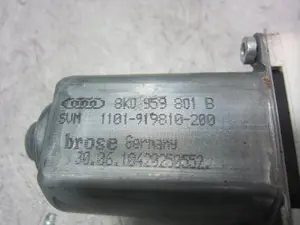 Foto de MOTOR ELEVALUNAS DELANTERO IZQUIERDO PORSCHE CAYENNE (TIPO 92A) 4.8 V8 CAT (400 CV / 294 KW) referencia 8K0959801B foto 3