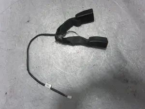 Foto de ENGANCHE CINTURON TRASERO CENTRAL NISSAN MICRA (K14) 0.9 CAT (90 CV / 66 KW) referencia 888435FA0A