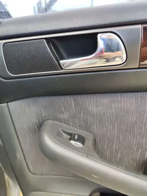 Foto de MANETA INTERIOR TRASERA DERECHA AUDI A6 BERLINA (4B2) 2.4 V6 30V (165 CV / 121 KW) referencia 4B0839020B FKZ