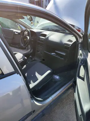 Foto de GOMAS CONTORNO PUERTA OPEL ASTRA G BERLINA 1.7 16V DTI CAT (Y 17 DT / LR6) (75 CV / 55 KW)