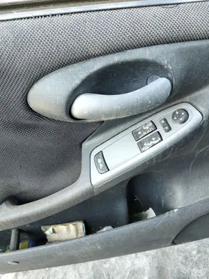 Foto de MANETA INTERIOR DELANTERA IZQUIERDA FIAT STILO (192) 1.9 JTD CAT (116 CV / 85 KW)