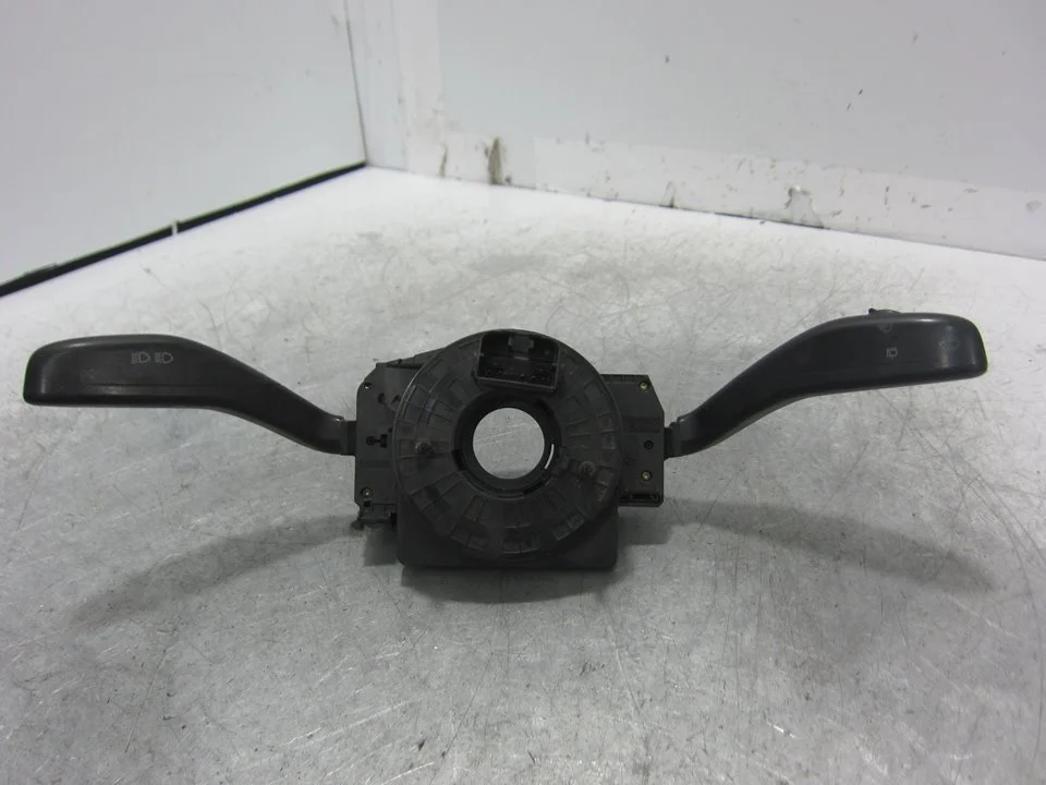 Foto de MANDO MULTIFUNCION SEAT IBIZA (6L1) 1.2 (64 CV / 47 KW) referencia 6Q0953503AD