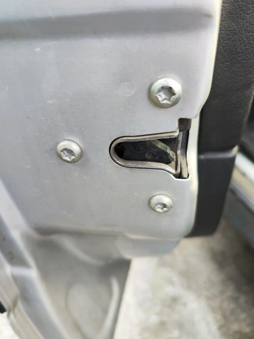 Foto de CERRADURA PUERTA DELANTERA IZQUIERDA OPEL ASTRA G BERLINA 1.7 16V DTI CAT (Y 17 DT / LR6) (75 CV / 55 KW) referencia 24444015