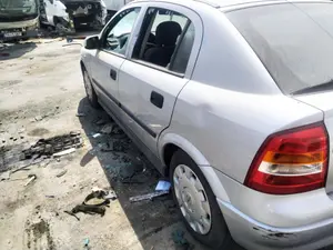 Foto de MANETA EXTERIOR TRASERA IZQUIERDA OPEL ASTRA G BERLINA 1.6 CAT (Z 16 SE / L55) (84 CV / 62 KW) referencia 24443950