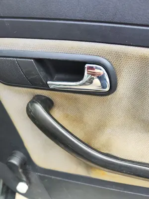 Foto de MANETA INTERIOR TRASERA DERECHA SEAT IBIZA (6L1) 1.9 TDI (101 CV / 74 KW) referencia 6L4839114  4X4