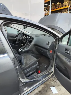 Foto de GOMAS CONTORNO PUERTA PEUGEOT 5008 1.6 HDi FAP CAT (9HZ / DV6TED4) (109 CV / 80 KW)