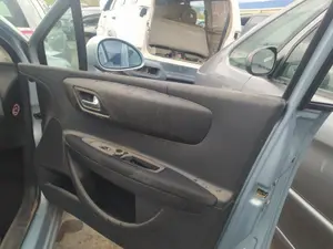 Foto de MANETA INTERIOR DELANTERA DERECHA CITROEN C4 BERLINA 1.6 16V CAT (NFU / TU5JP4) (109 CV / 80 KW) referencia 914493