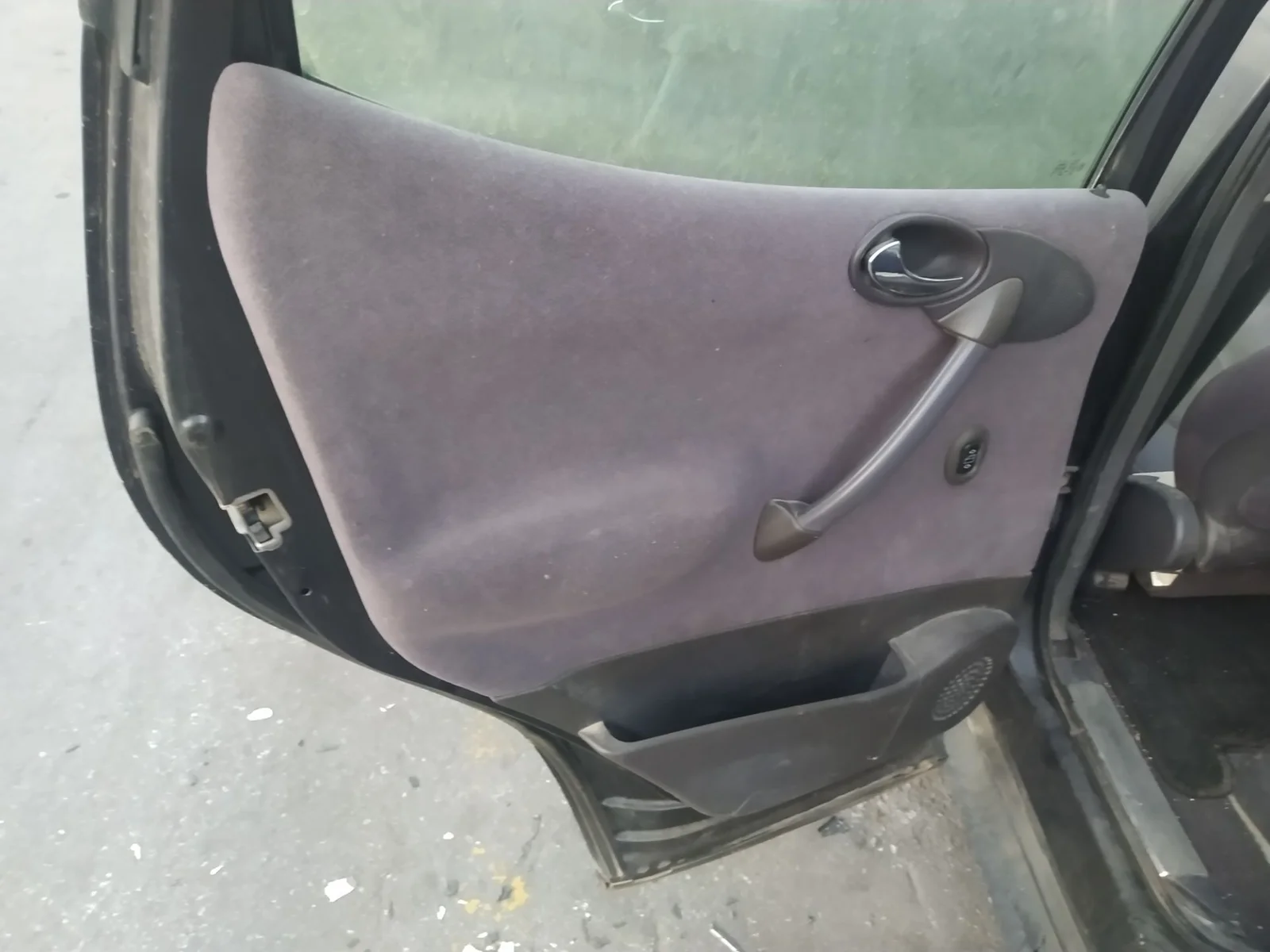 Foto de GUARNECIDO PUERTA TRASERA IZQUIERDA MERCEDES-BENZ CLASE A (BM 168) 1.4 CAT (82 CV / 60 KW) referencia A1687302970 FKZ