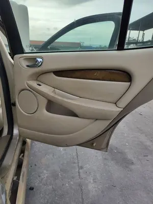 Foto de GUARNECIDO PUERTA TRASERA DERECHA JAGUAR X-TYPE 2.1 V6 24V CAT (156 CV / 115 KW) referencia C2S 13497