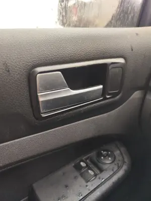 Foto de MANETA INTERIOR DELANTERA IZQUIERDA FORD FOCUS BERLINA (CAP) 1.6 TDCi CAT (90 CV / 66 KW) referencia 1470113