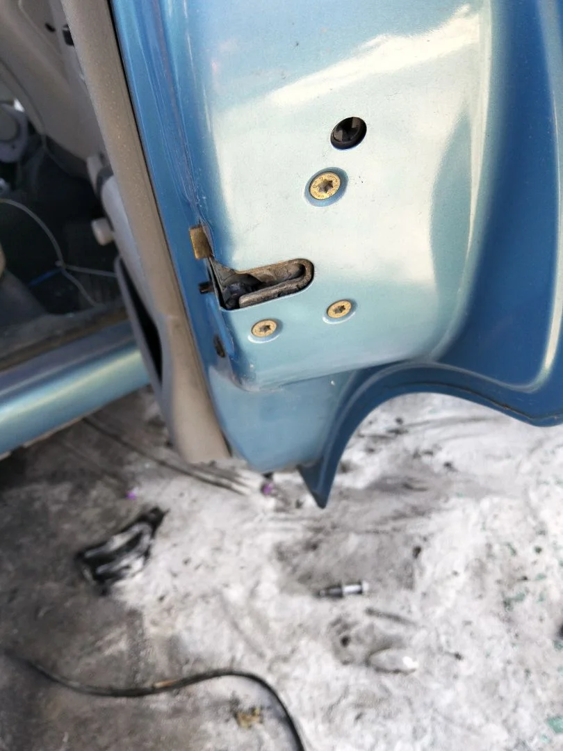 Foto de CERRADURA PUERTA TRASERA DERECHA CITROEN C3 referencia 9137A1