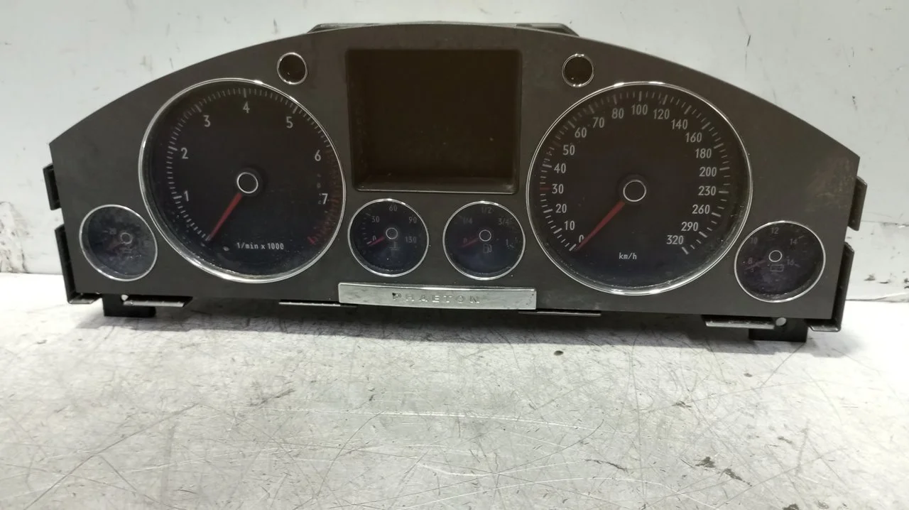 Foto de CUADRO INSTRUMENTOS VOLKSWAGEN PHAETON (3D2/3D8) 6.0 W12 48V CAT (BAN) (420 CV / 309 KW) referencia 3D0920881P