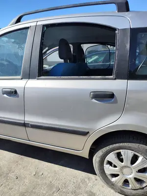 Foto de PUERTA TRASERA IZQUIERDA FIAT II PANDA (169) 1.2 CAT (60 CV / 44 KW) referencia 0046826583