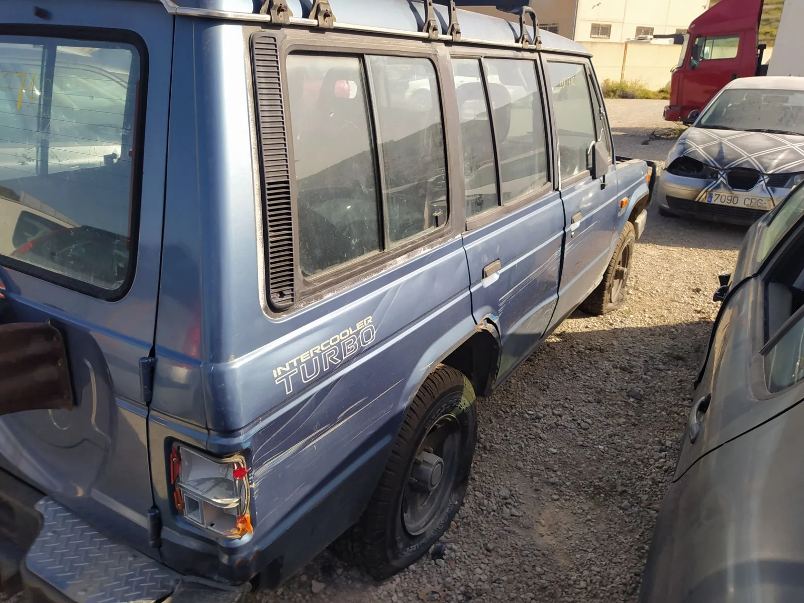 Foto de TAPA EXTERIOR COMBUSTIBLE MITSUBISHI MONTERO (V20/V40) 2.5 Turbodiesel (99 CV / 73 KW)
