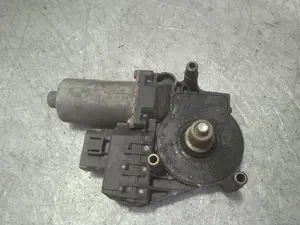 Foto de MOTOR ELEVALUNAS TRASERO IZQUIERDO AUDI A6 BERLINA (4B2) 2.4 V6 30V (165 CV / 121 KW) referencia 0130821784