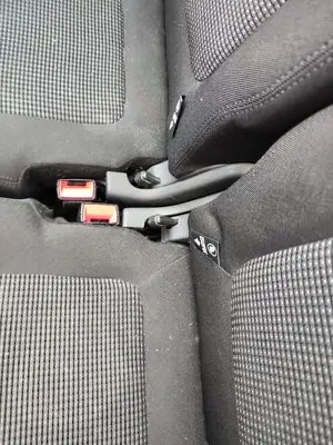 Foto de ENGANCHE CINTURON TRASERO IZQUIERDO PEUGEOT 5008 1.6 HDi FAP CAT (9HZ / DV6TED4) (109 CV / 80 KW)