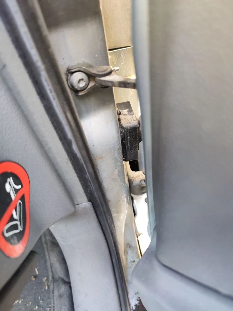 Foto de RETENEDOR PUERTA RENAULT LAGUNA II (BG0) 1.8 CAT (120 CV / 88 KW) referencia 8200385349