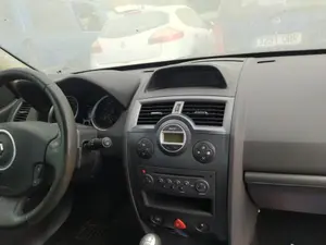 Foto de SISTEMA AUDIO / RADIO CD RENAULT MEGANE II CLASSIC BERLINA 1.6 16V (112 CV / 82 KW)